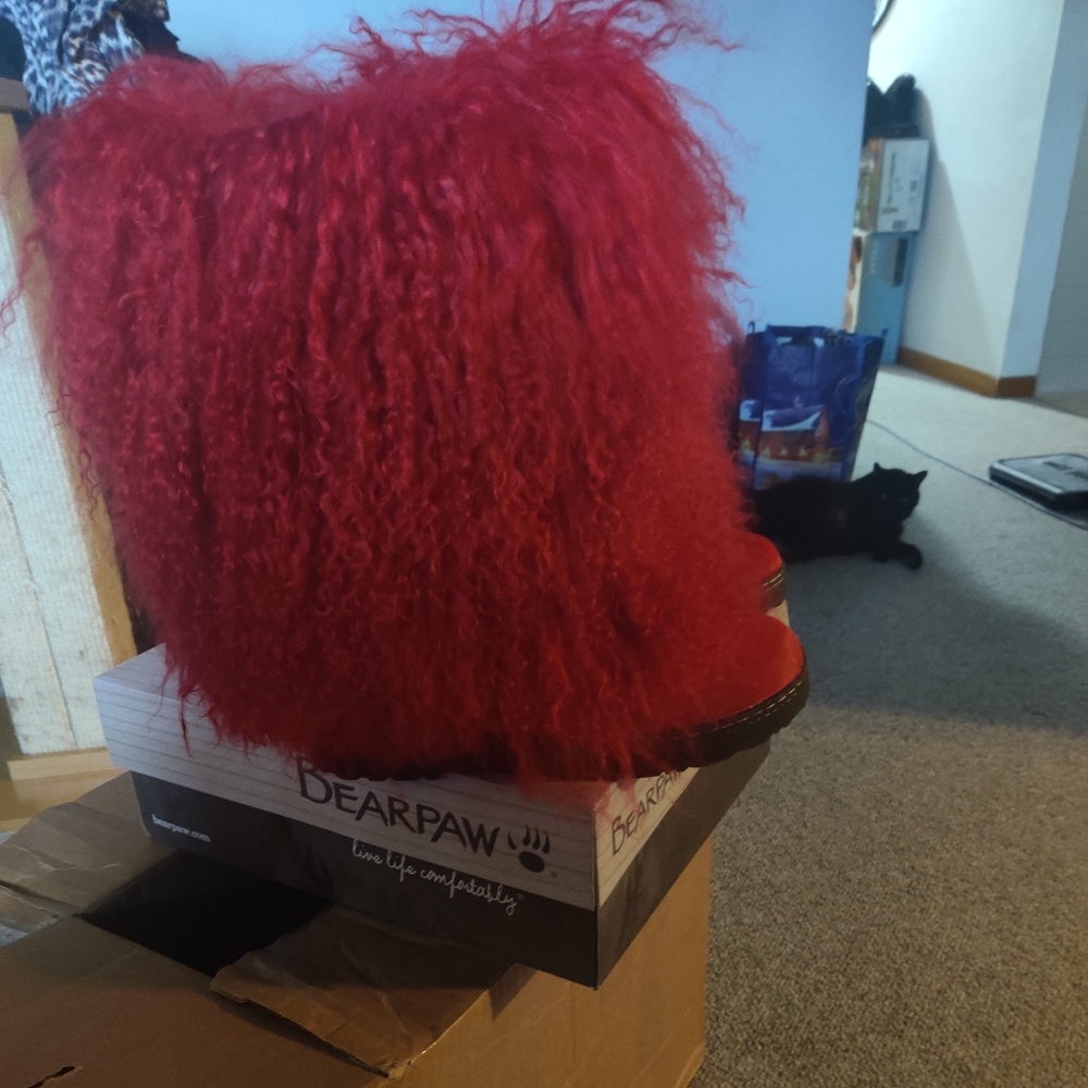 BRAND NEW PRICE IS FIRM BEARPAW BOETIS SIZE 10